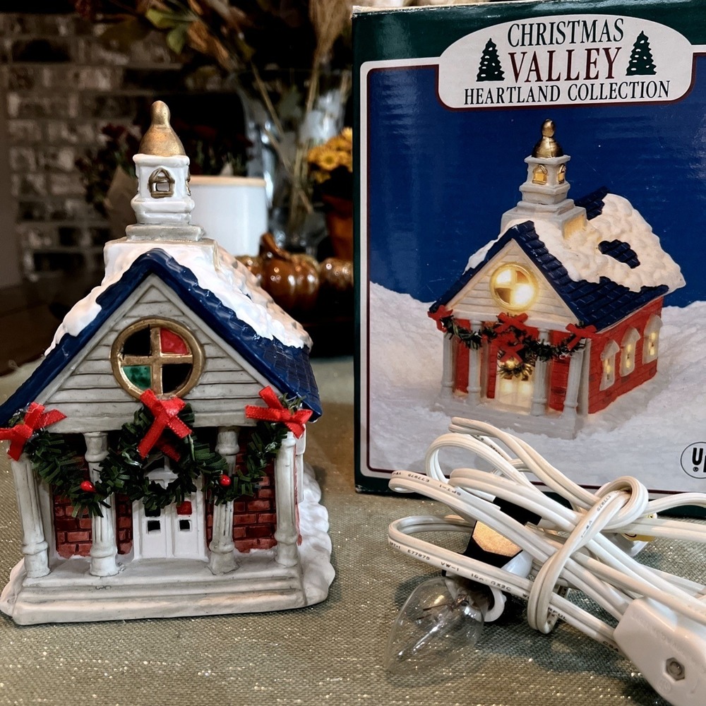 1992 Seasonal Specialties Christmas Valley Lighted Church-Retired